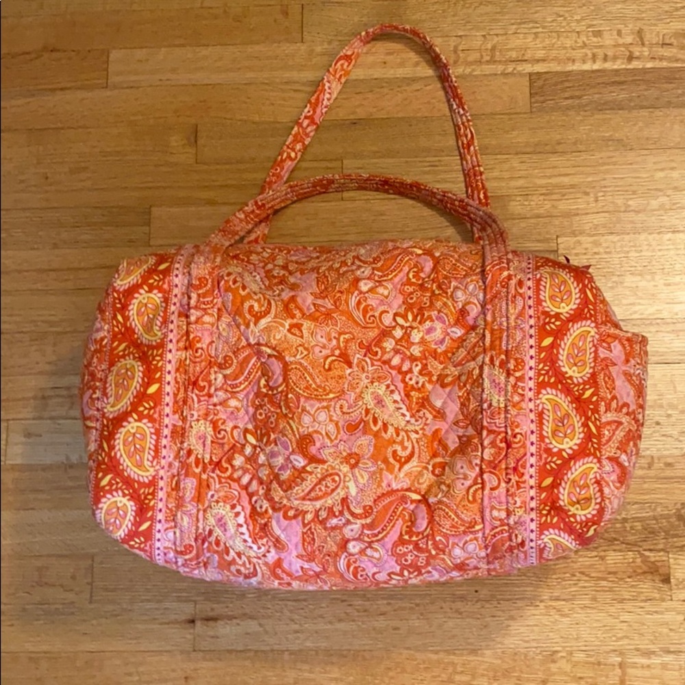 dig Vera Bradley duffel bag